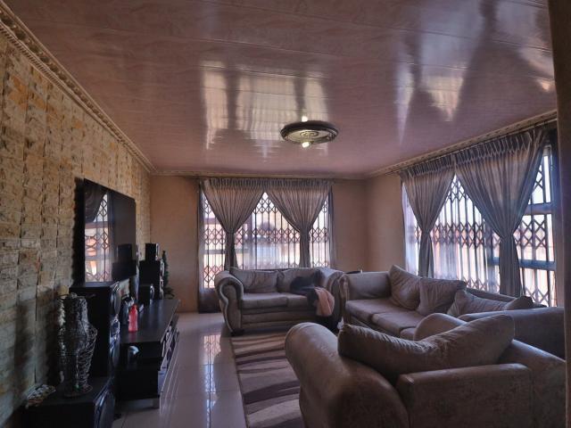 3 bedroom house For Sale