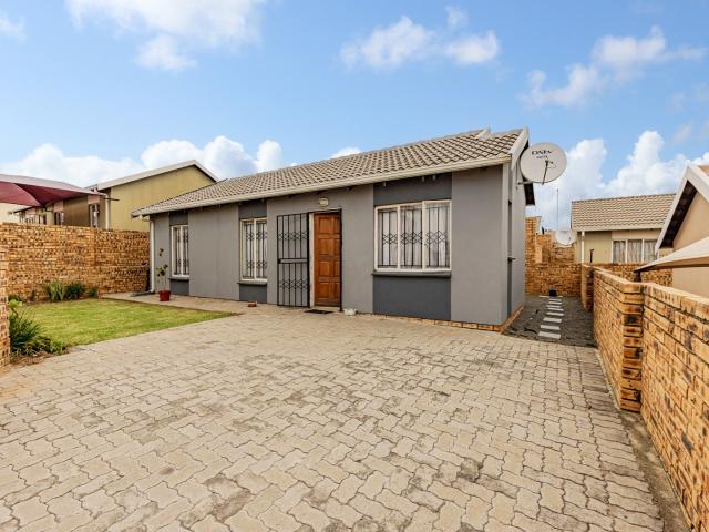 3 Bedroom House For Sale in Cosmo City