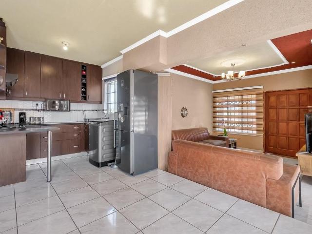 3 Bedroom House For Sale in Cosmo City