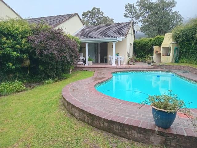 3 Bedroom House For Sale in Cathcart