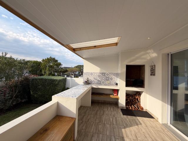 3 Bedroom House For Sale in Canals