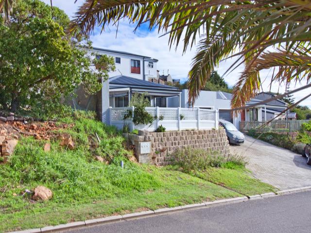3 Bedroom House For Sale in Capri