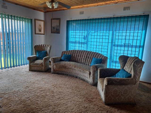 3 Bedroom House For Sale in Carletonville Central