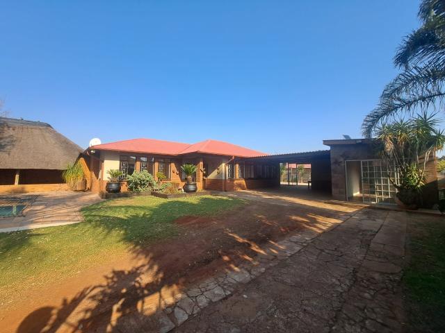 3 Bedroom House For Sale in Carletonville Central