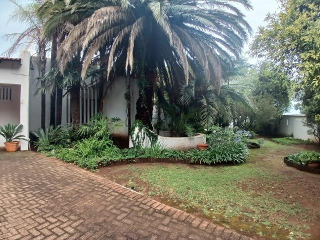 3 Bedroom House For Sale in Carletonville Central