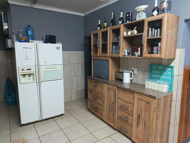 3 Bedroom House For Sale in Carletonville Central