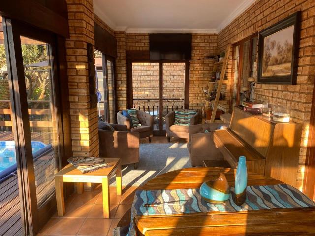 3 Bedroom House For Sale in Chancliff AH