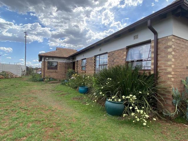3 Bedroom house for sale in Clayville, Midrand