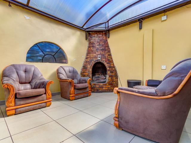 3 Bedroom House For Sale in Crystal Park