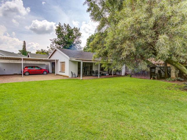 3 Bedroom House For Sale in Crystal Park