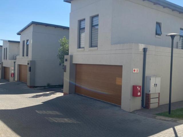 3 Bedroom House For Sale in Crowthorne AH