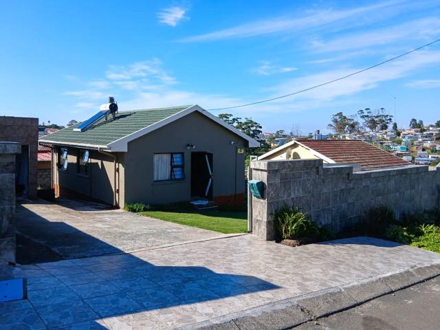 3 Bedroom House For Sale in Amalinda