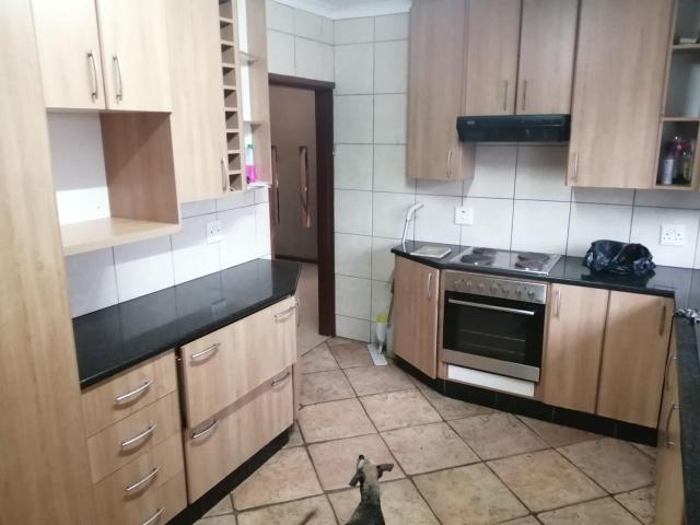 3 Bedroom House For Sale in Amanzimtoti