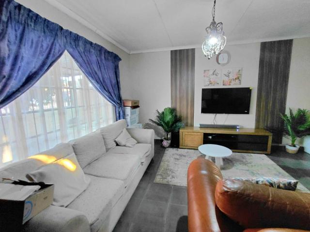3 Bedroom House For Sale in African Jewel
