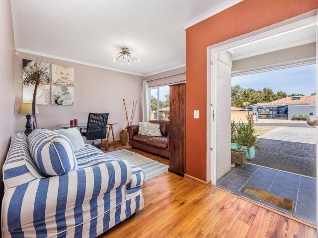 3 Bedroom House For Sale in Aurora