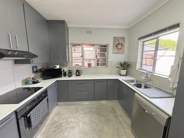 3 Bedroom house for sale in Bothasig, Milnerton