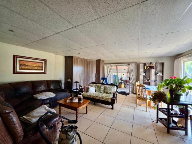 3 Bedroom House For Sale in Bonanne