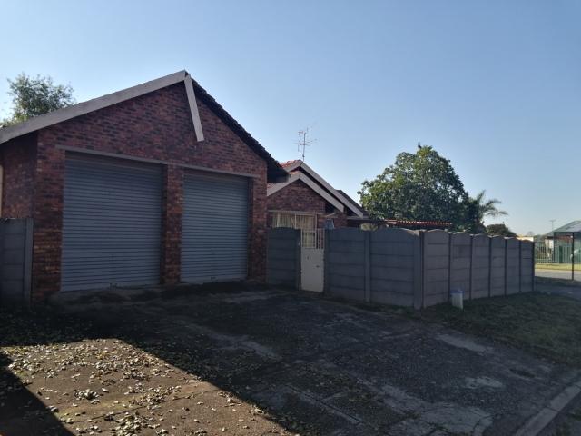 3 Bedroom House For Sale in Bonaero Park
