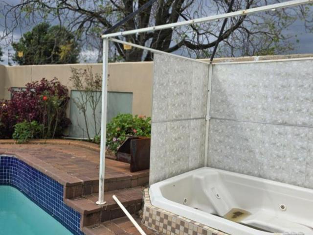 3 Bedroom House For Sale in Bonaero Park