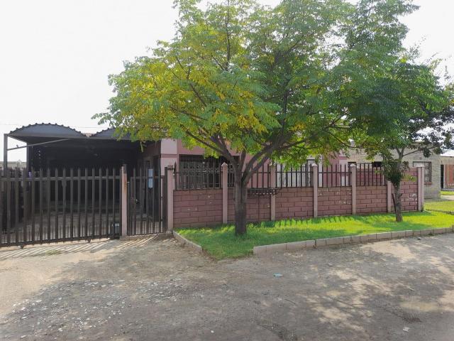 3 Bedroom House For Sale in Bophelong