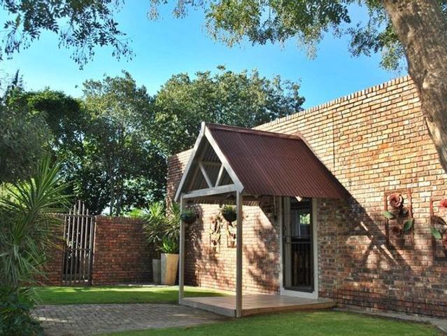 3 Bedroom House For Sale in Bayswater