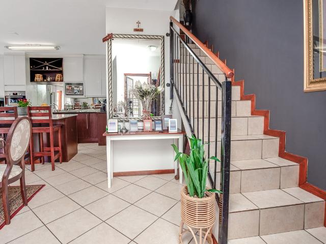 3 Bedroom House For Sale in Barbeque Downs
