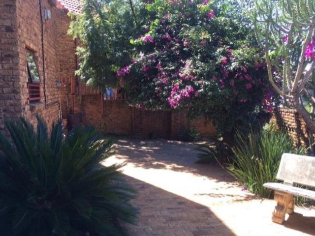 3 Bedroom House For Sale in Bassonia