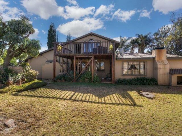 3 Bedroom House For Sale in Bassonia
