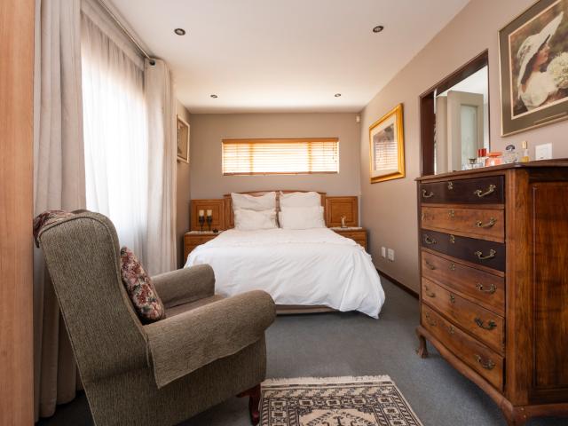 3 Bedroom House For Sale in Bassonia Rock