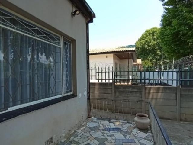 3 Bedroom House For Sale in Bezuidenhout Valley