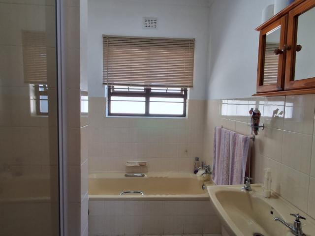 3 Bedroom House For Sale in Beacon Rocks