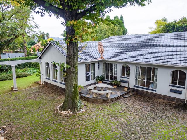 3 Bedroom House For Sale in Bedfordview