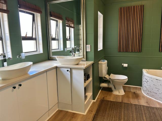 3 Bedroom House For Sale in Bedfordview