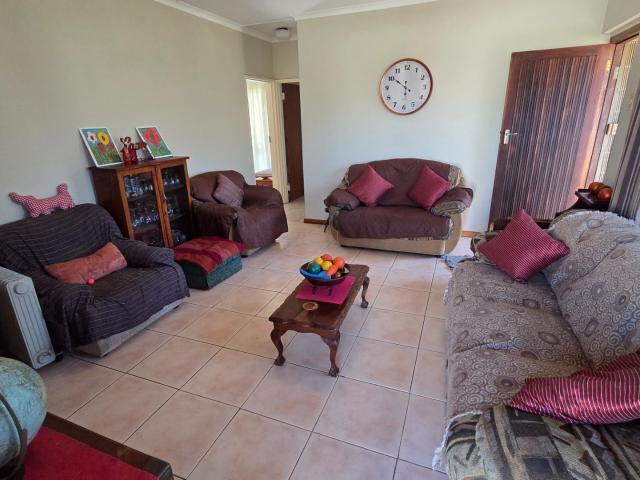 3 Bedroom House For Sale in Bellevue