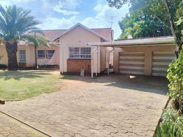3 Bedroom House For Sale in Berton Park