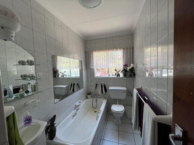 3 Bedroom House For Sale in Birch Acres