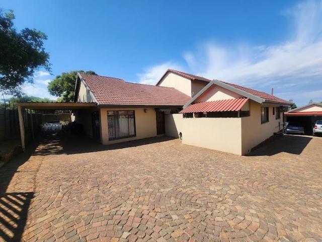 3 Bedroom House For Sale in Birch Acres
