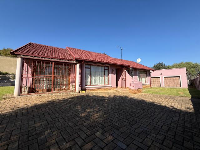 3 Bedroom House For Sale in Birch Acres