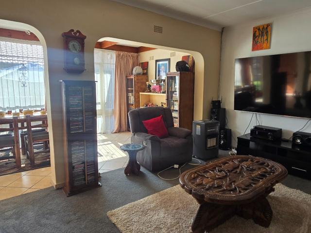 3 Bedroom House For Sale in Birch Acres