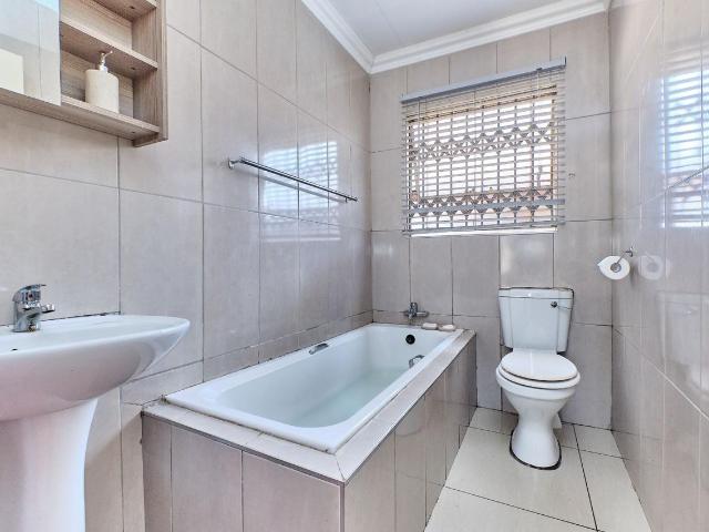 3 Bedroom House For Sale in Blue Hills