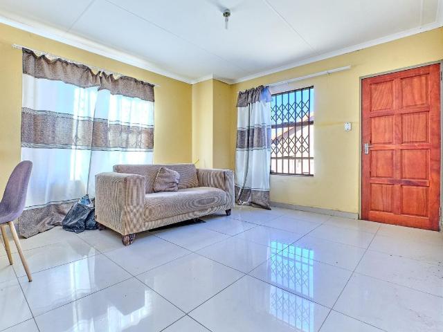 3 Bedroom House For Sale in Blue Hills