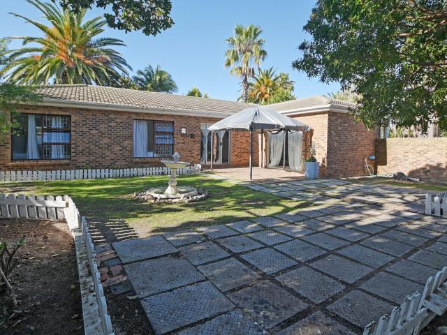 3 Bedroom House For Sale in Blouberg Sands