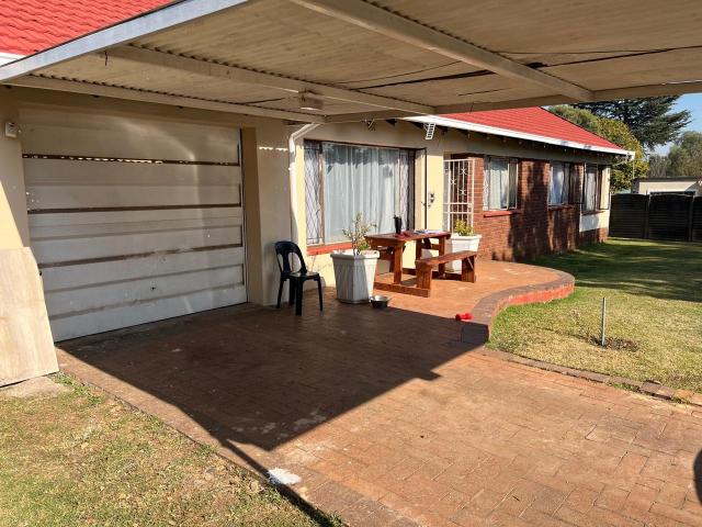 3 Bedroom House For Sale in Brackendowns