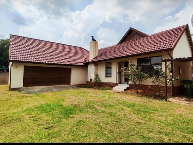 3 Bedroom House For Sale in Brackendowns
