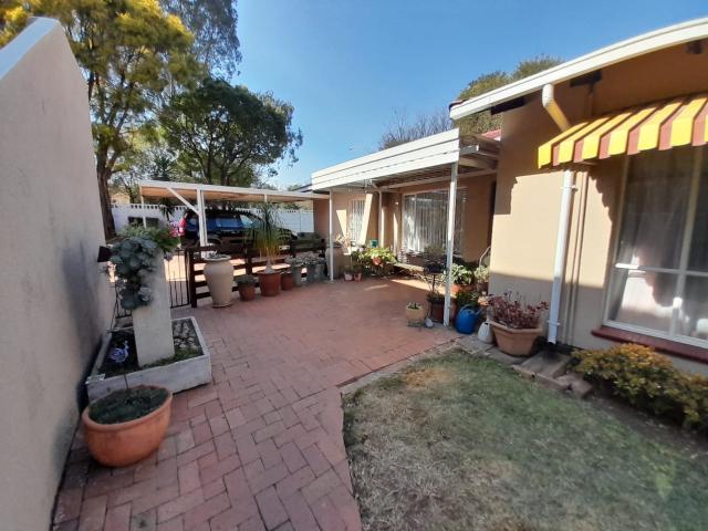 3 Bedroom House For Sale in Brackendowns