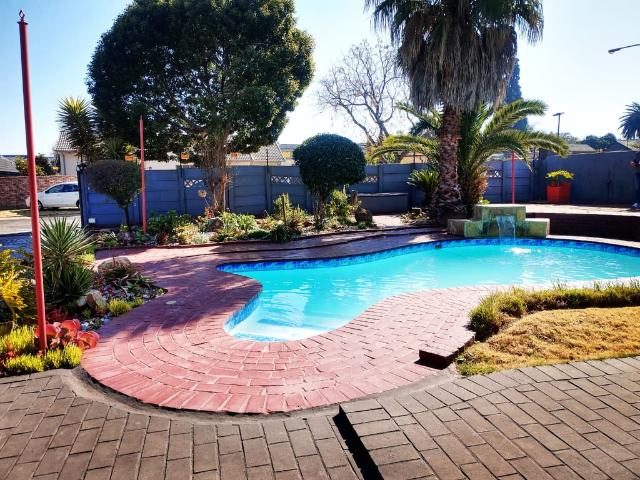 3 Bedroom House For Sale in Brackendowns