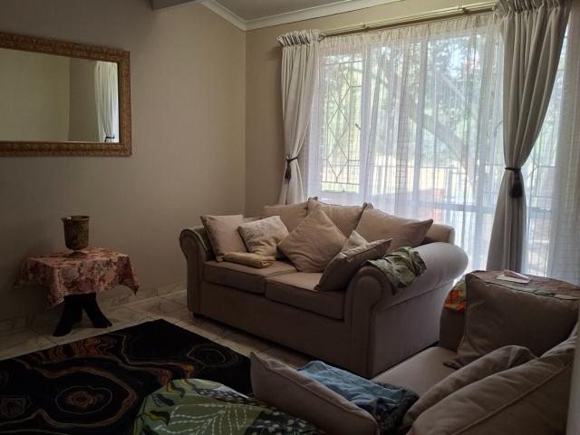 3 Bedroom House For Sale in Brackendowns