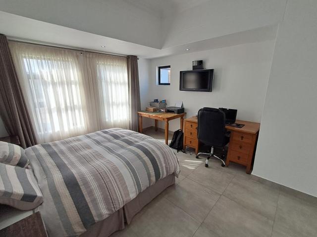 3 Bedroom House For Sale in Bronberg