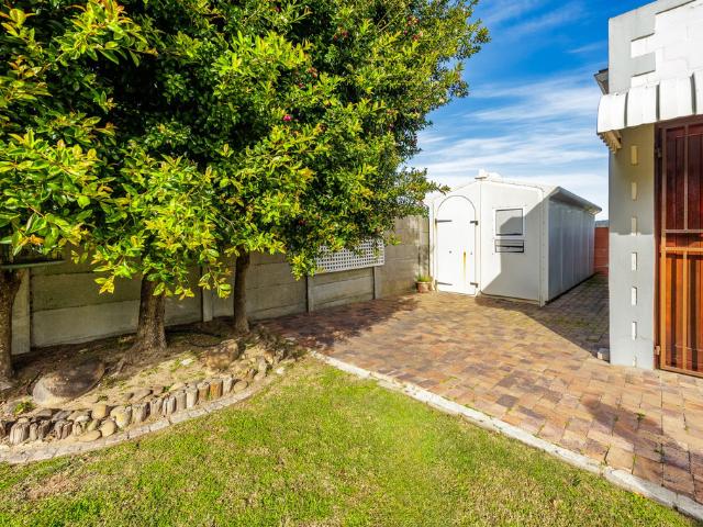 3 Bedroom House For Sale in Goedemoed