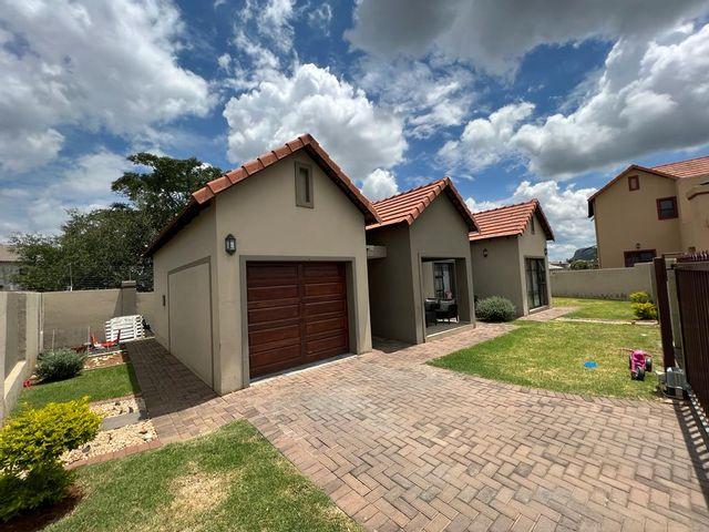 3 Bedroom House For Sale in Gateway Manor